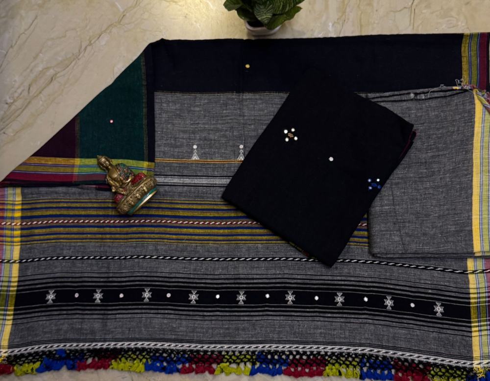 Beautiful Bhujodi Handloom Kala Cotton Kurta & Dupatta with Handmade Tassels
