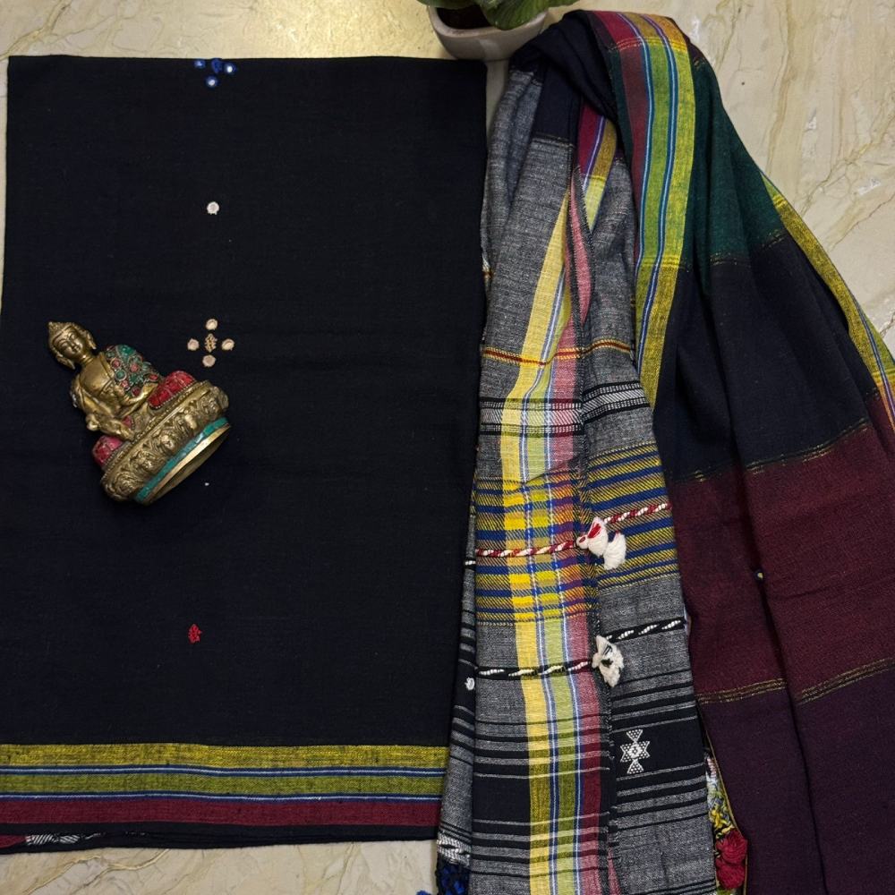 Beautiful Bhujodi Handloom Kala Cotton Kurta & Dupatta with Handmade Tassels